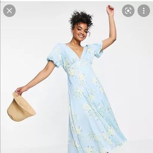 Floral printed midi dress in blue. Size Large.